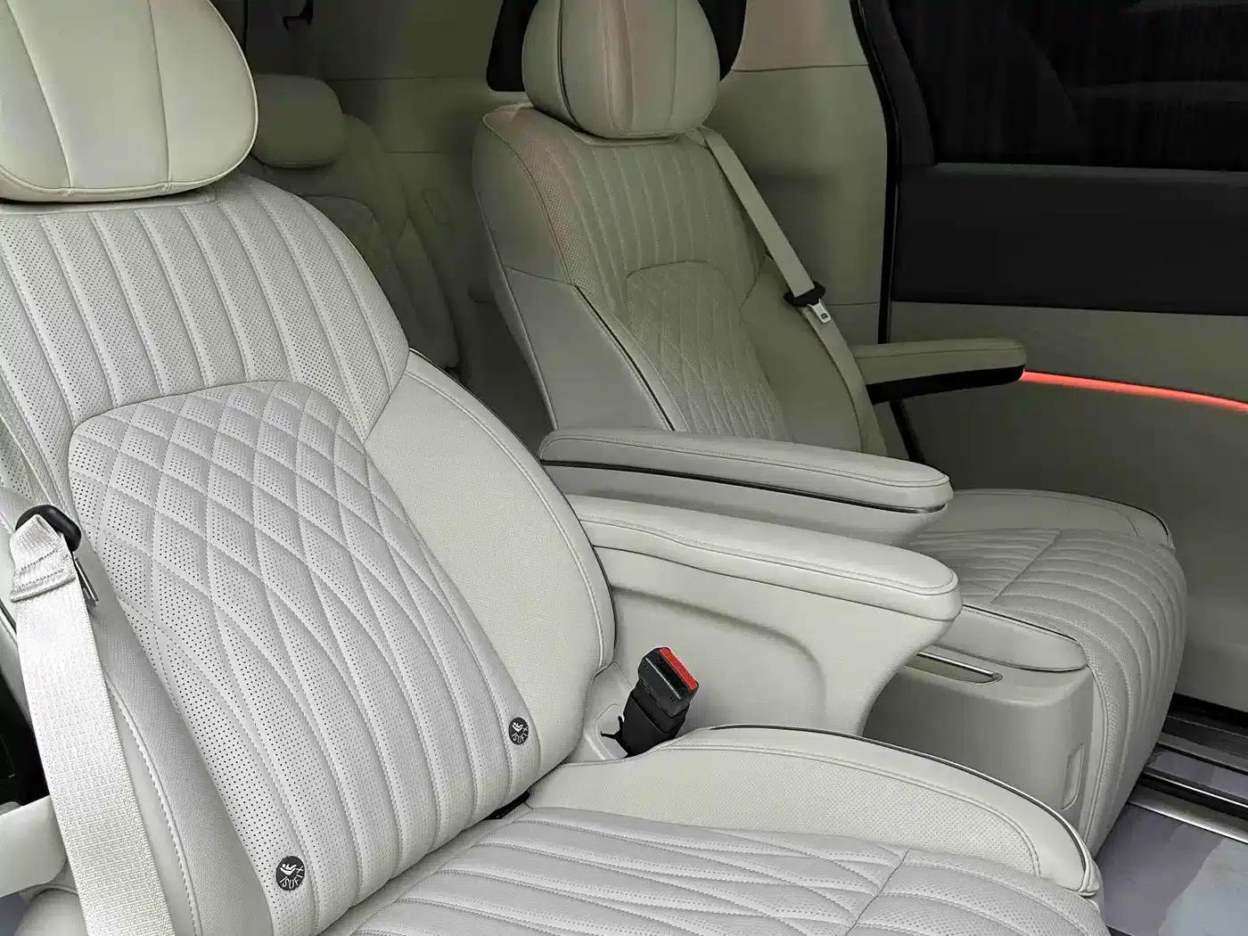 Voyah Dreamer 2024 PHEV Long Range Flagship Edition — миниатюра 13