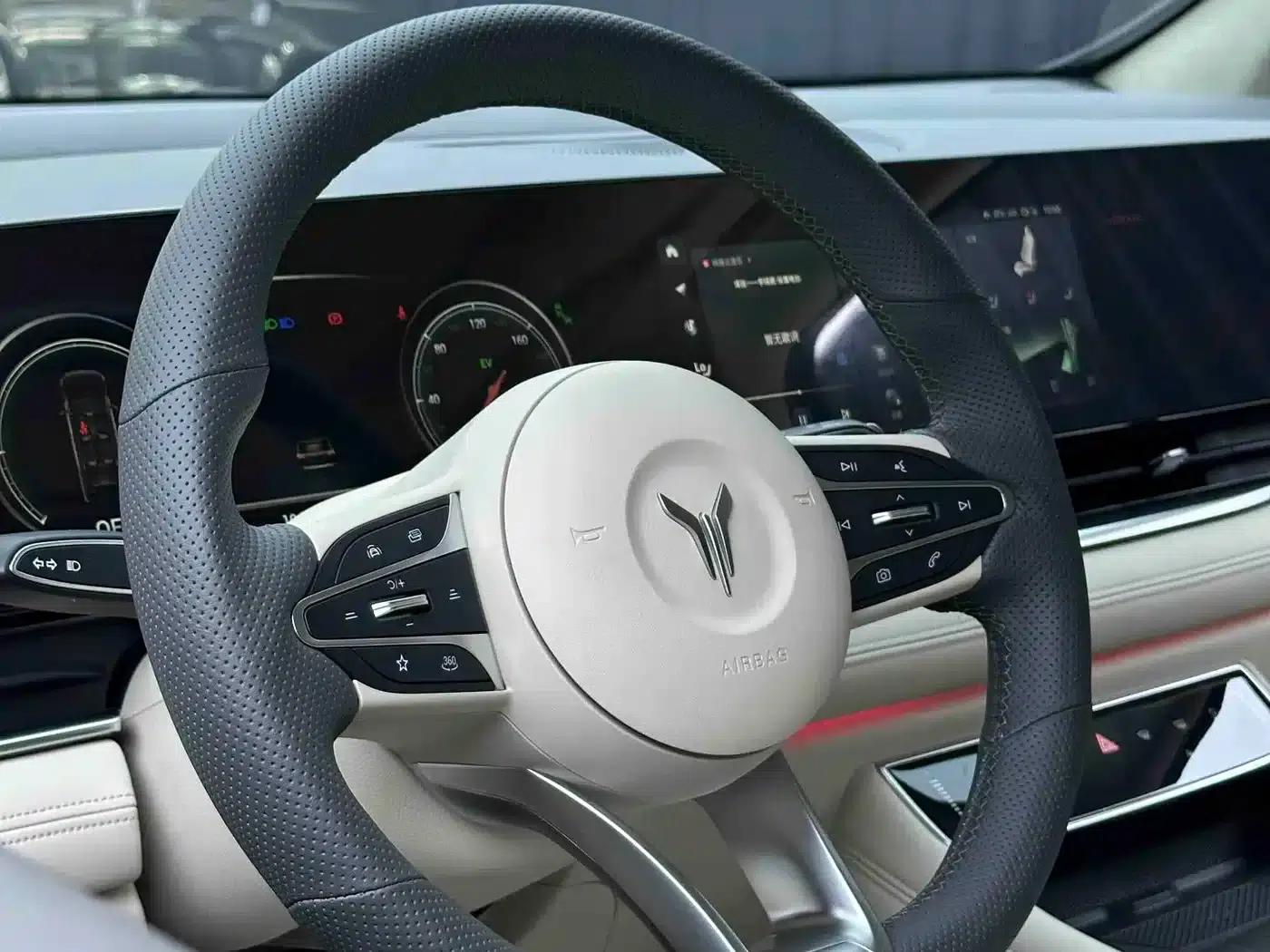 Voyah Dreamer 2024 PHEV Long Range Flagship Edition — миниатюра 4