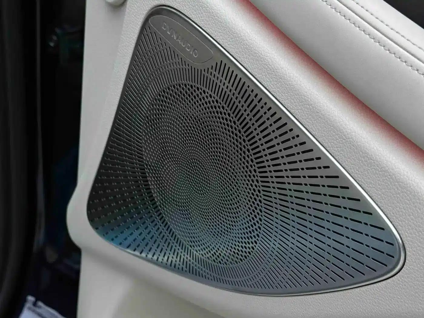Voyah Dreamer 2024 PHEV Long Range Flagship Edition — миниатюра 7