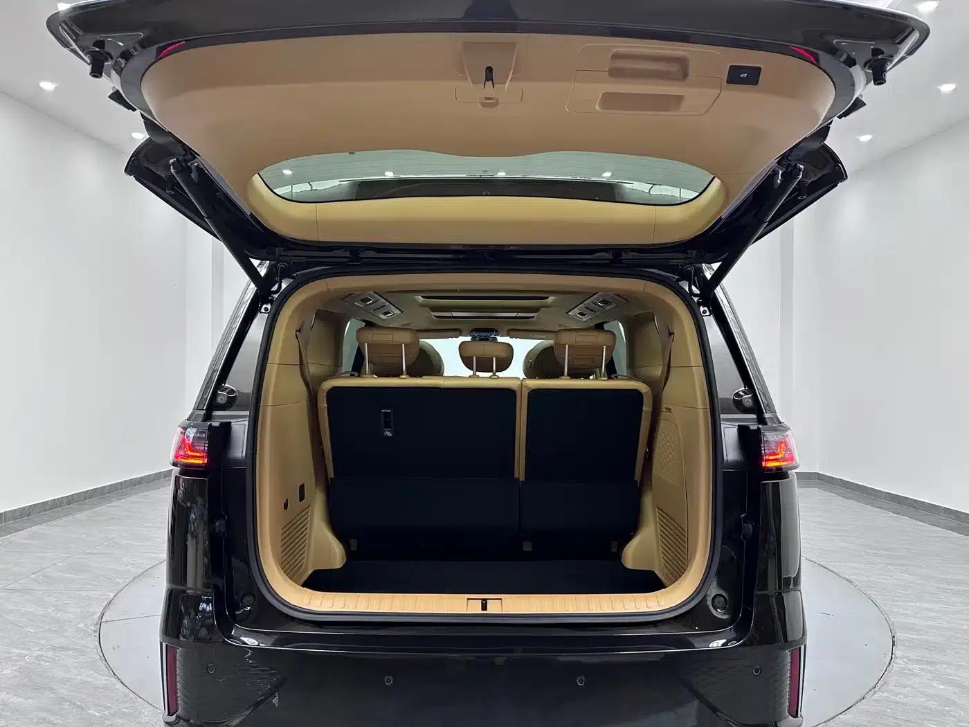 Voyah Dreamer 2025 PHEV AWD Flagship Kunpeng Edition — миниатюра 17