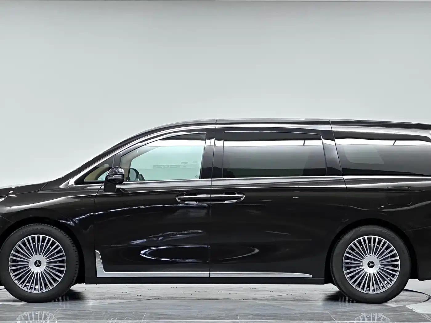 Voyah Dreamer 2025 PHEV AWD Flagship Kunpeng Edition — миниатюра 4