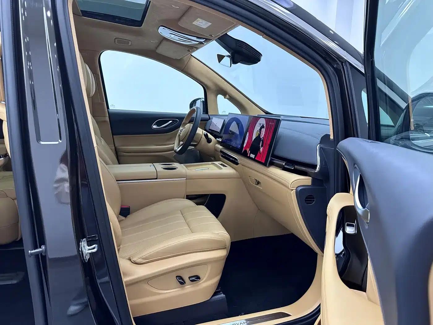 Voyah Dreamer 2025 PHEV AWD Flagship Kunpeng Edition — миниатюра 9