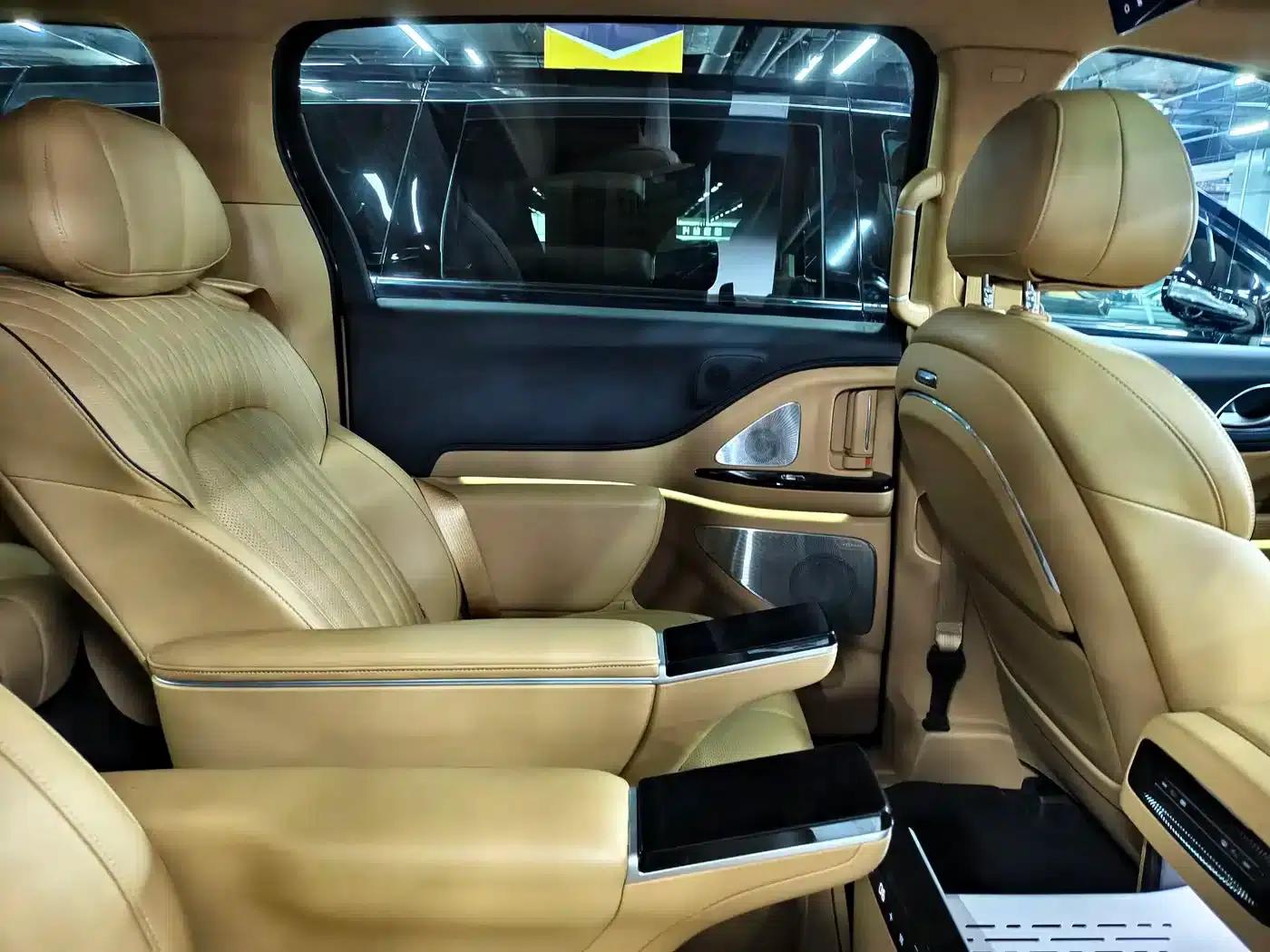 Voyah Dreamer 2025 PHEV AWD Flagship Kunpeng Edition — миниатюра 3
