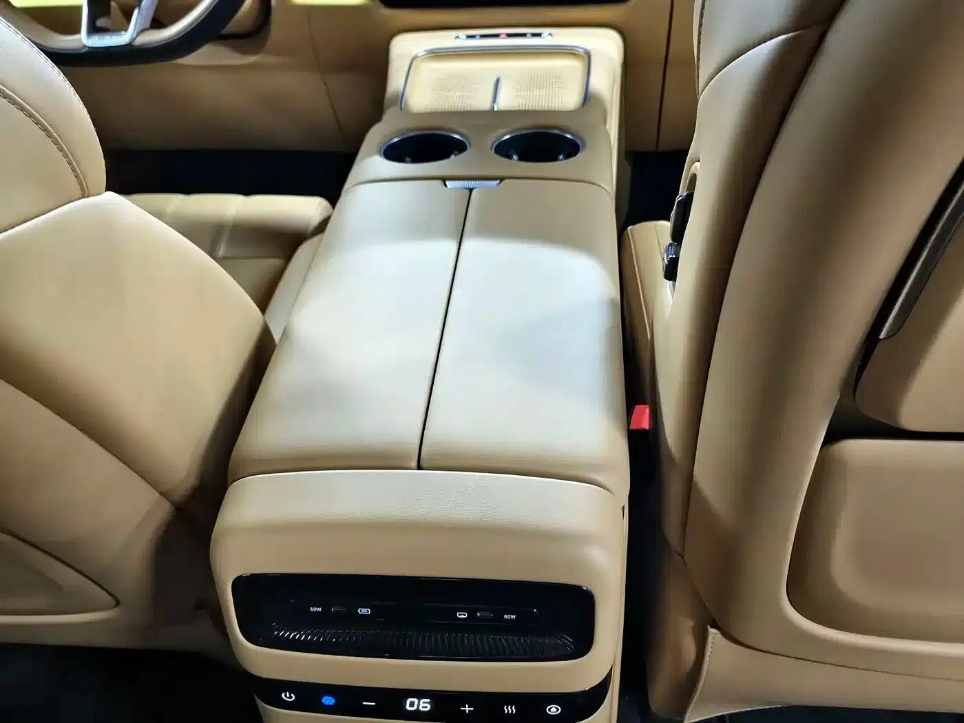 Voyah Dreamer 2025 PHEV AWD Flagship Kunpeng Edition — миниатюра 5