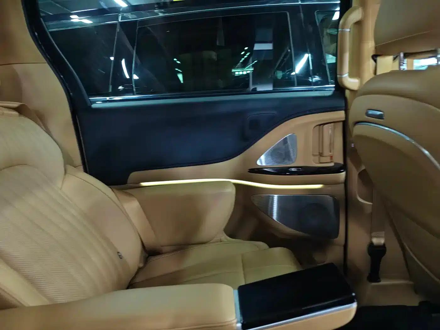 Voyah Dreamer 2025 PHEV AWD Flagship Kunpeng Edition — миниатюра 6