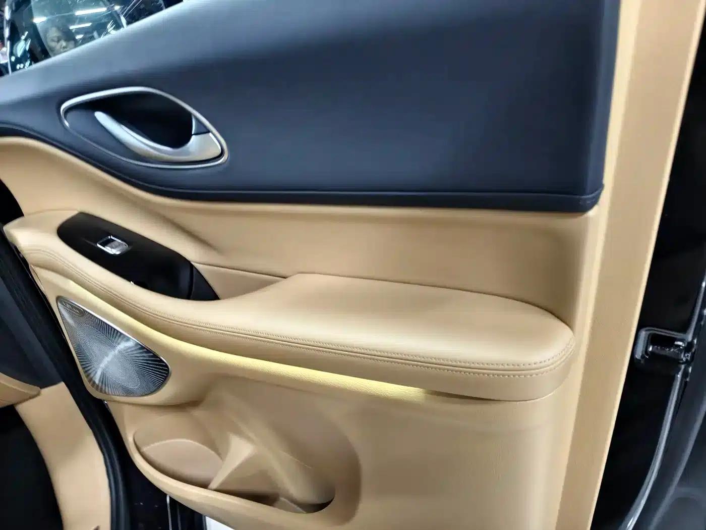 Voyah Dreamer 2025 PHEV AWD Flagship Kunpeng Edition — миниатюра 8