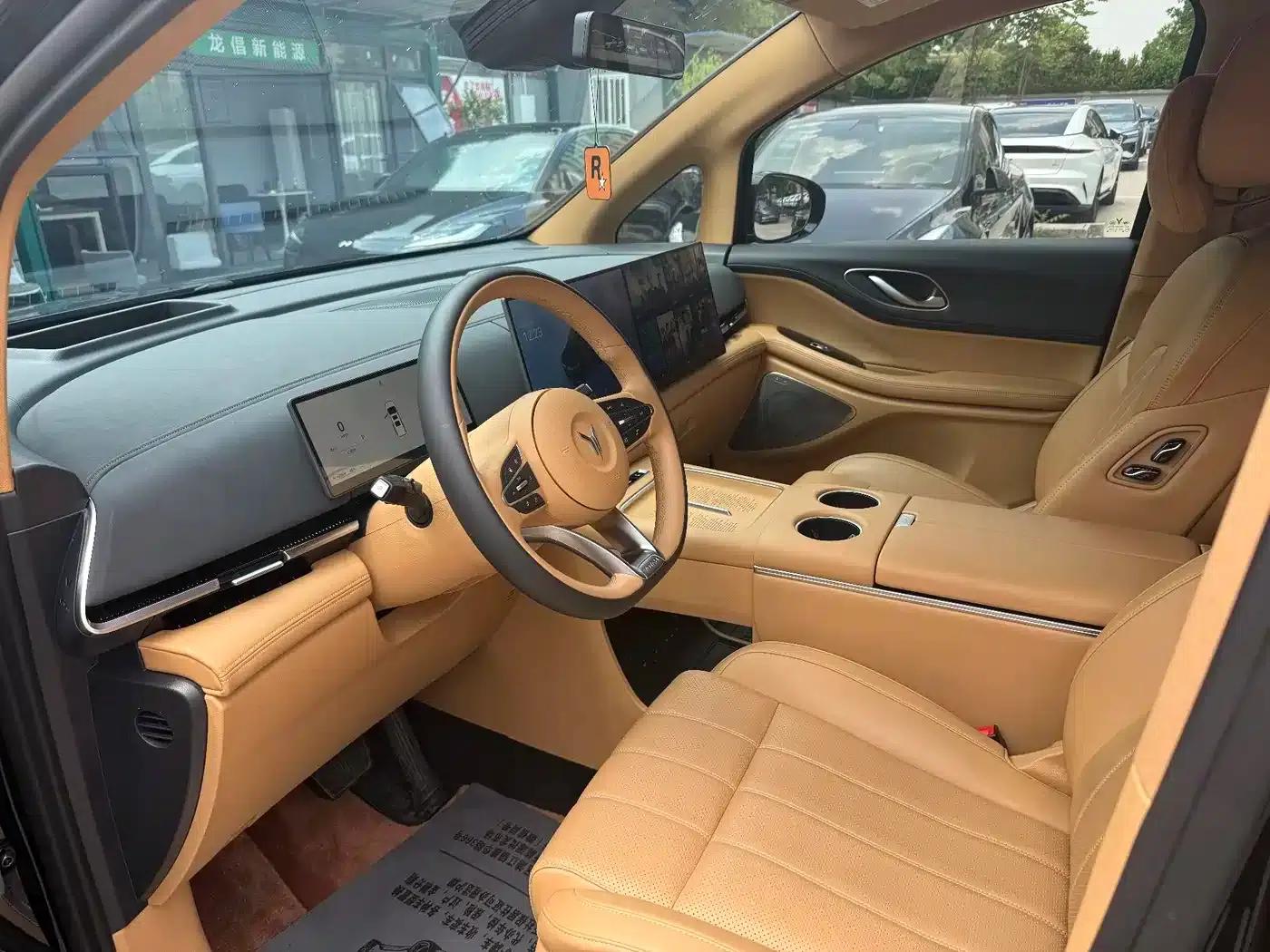 Voyah Dreamer 2025 EV AWD Superior Kunpeng Edition — миниатюра 3