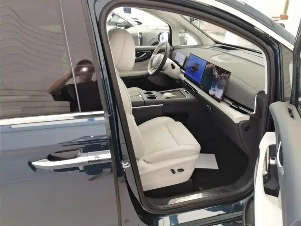 Voyah Dreamer 2025 PHEV AWD Flagship Kunpeng Edition — миниатюра 11
