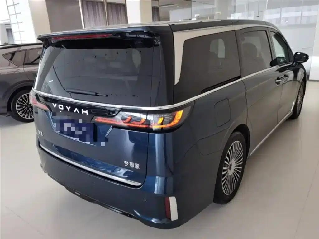 Voyah Dreamer 2025 PHEV AWD Flagship Kunpeng Edition — миниатюра 12