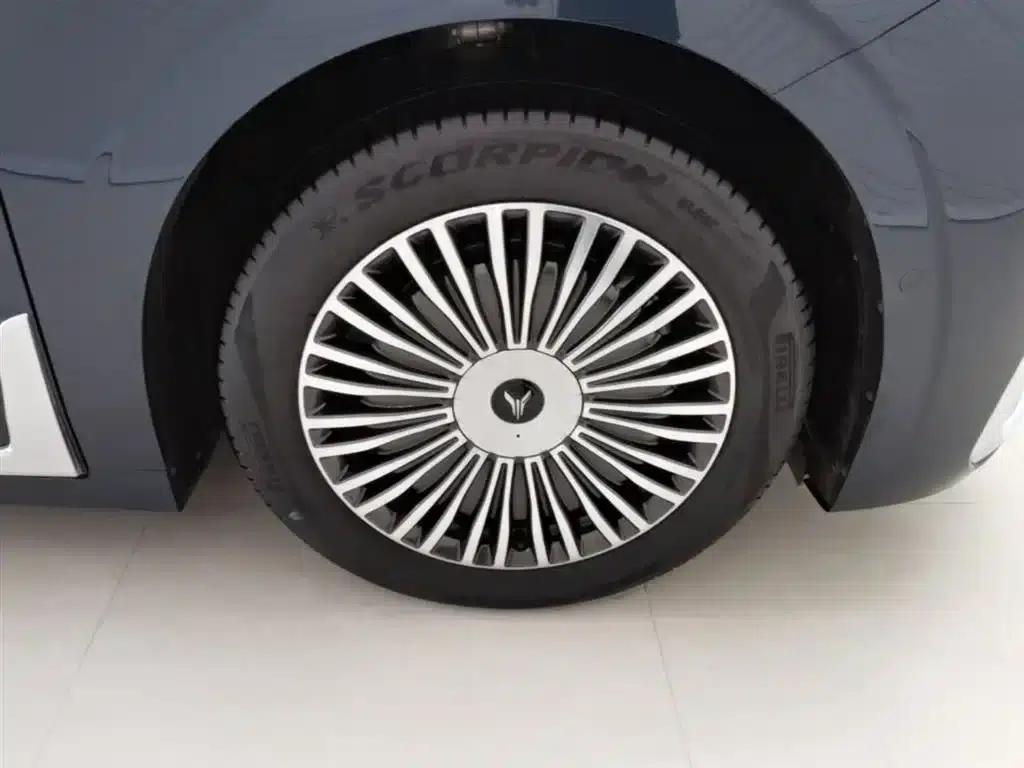 Voyah Dreamer 2025 PHEV AWD Flagship Kunpeng Edition — миниатюра 14