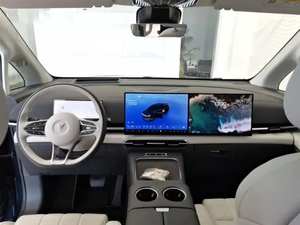 Voyah Dreamer 2025 PHEV AWD Flagship Kunpeng Edition — миниатюра 16