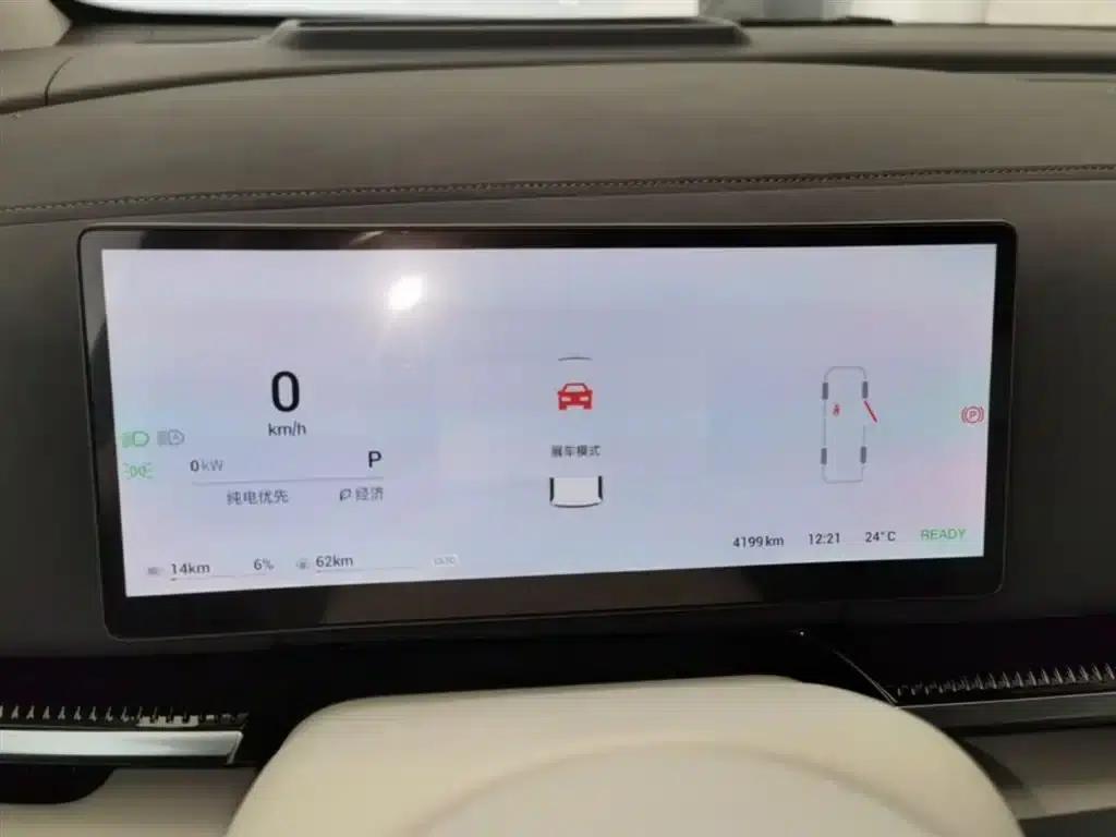 Voyah Dreamer 2025 PHEV AWD Flagship Kunpeng Edition — миниатюра 18