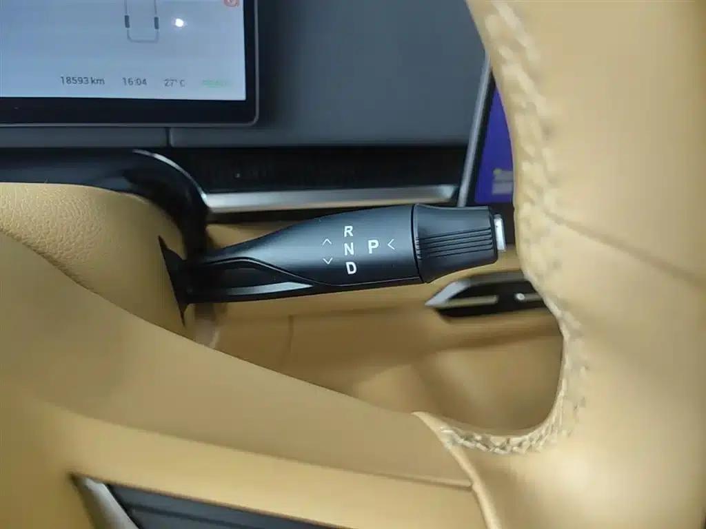 Voyah Dreamer 2025 PHEV AWD Flagship Kunpeng Edition — миниатюра 14