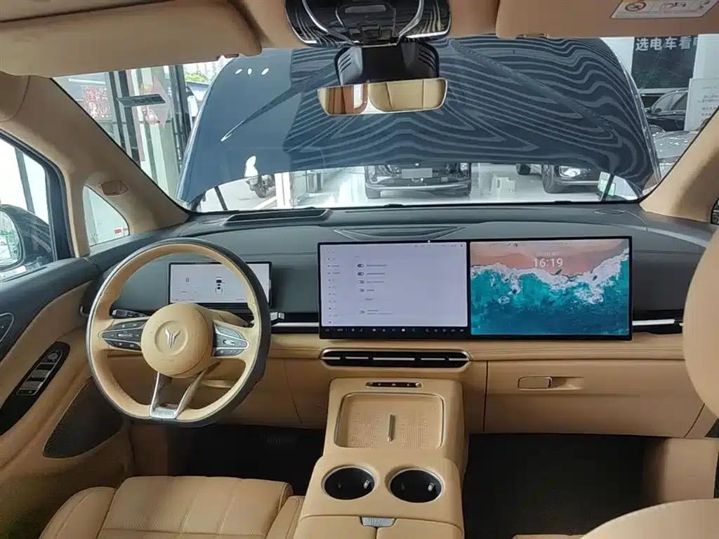 Voyah Dreamer 2025 PHEV AWD Flagship Kunpeng Edition — миниатюра 10