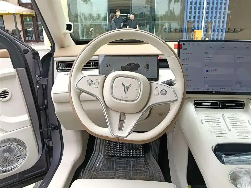 Voyah Free 2025 Free+ Rear-Wheel Drive Dry Kun Edition — миниатюра 5