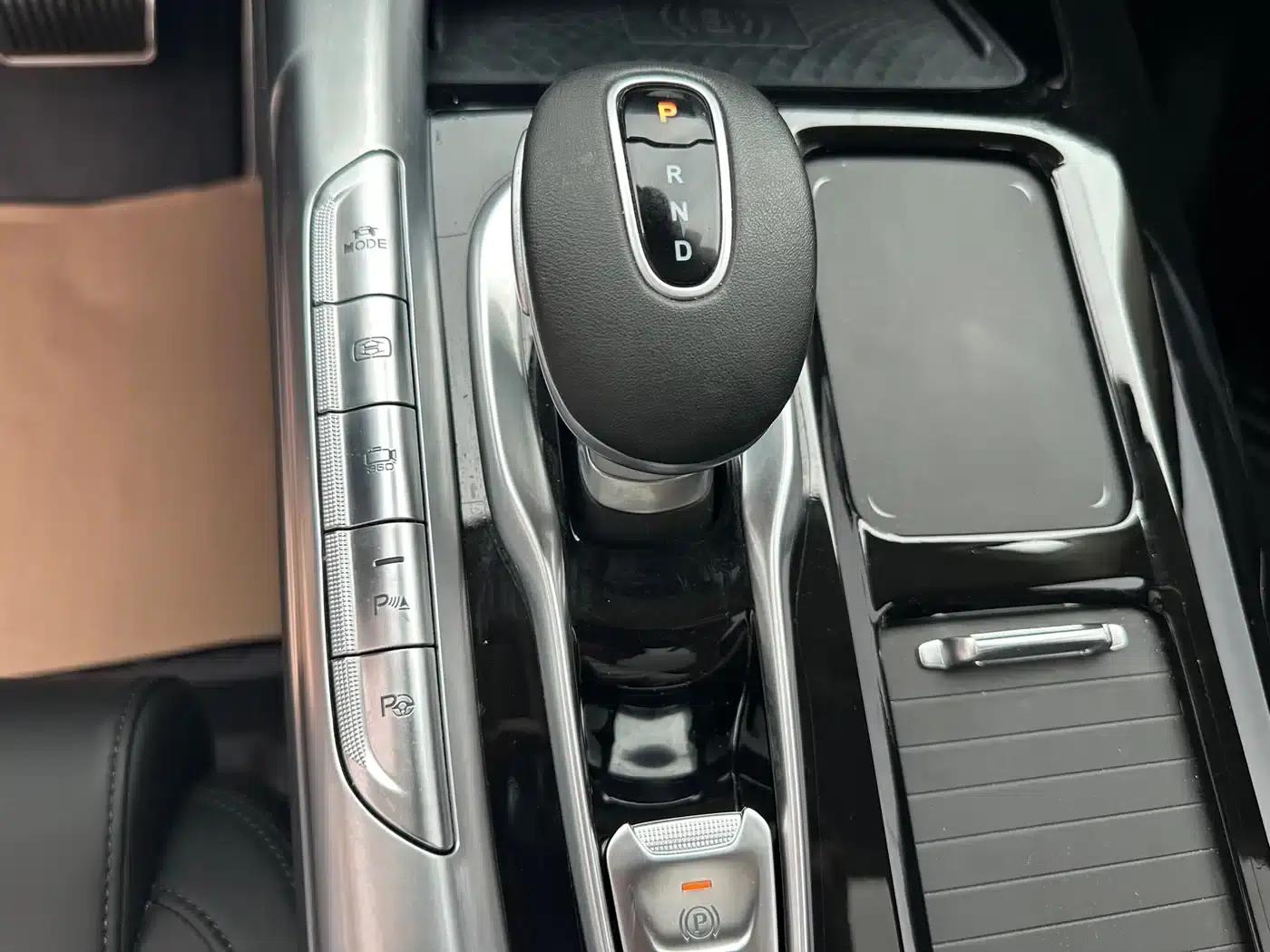 Voyah FREE 2021 AWD Standard Range Extender Exclusive Luxury Package — миниатюра 14