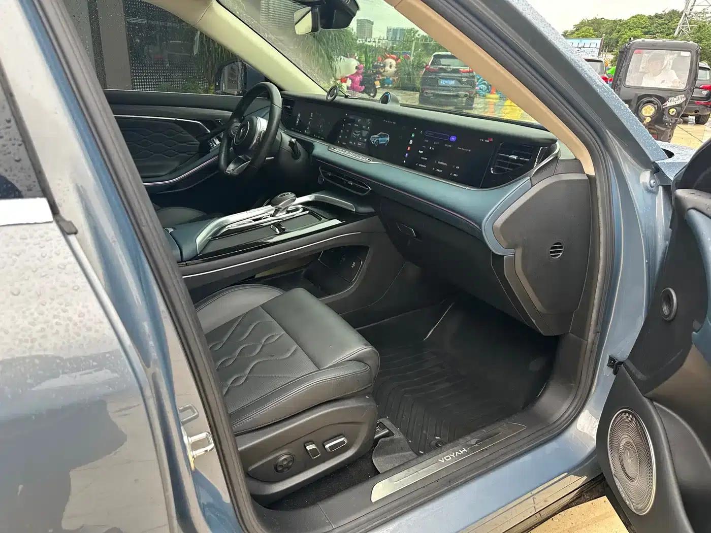 Voyah FREE 2021 AWD Standard Range Extender Exclusive Luxury Package — миниатюра 19