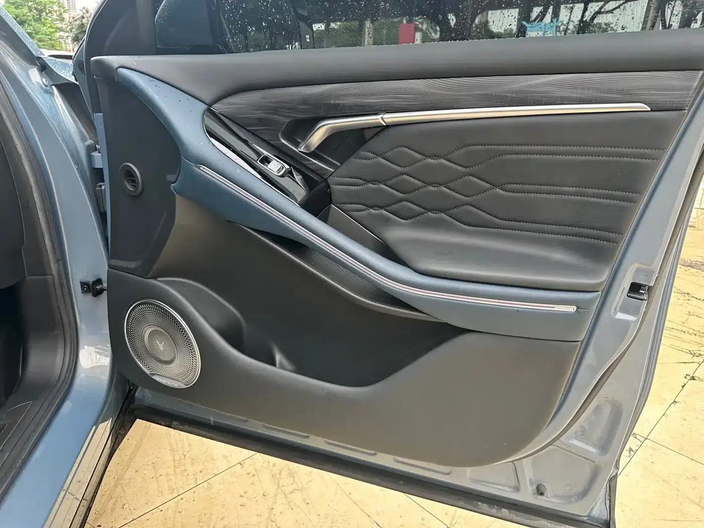 Voyah FREE 2021 AWD Standard Range Extender Exclusive Luxury Package — миниатюра 21