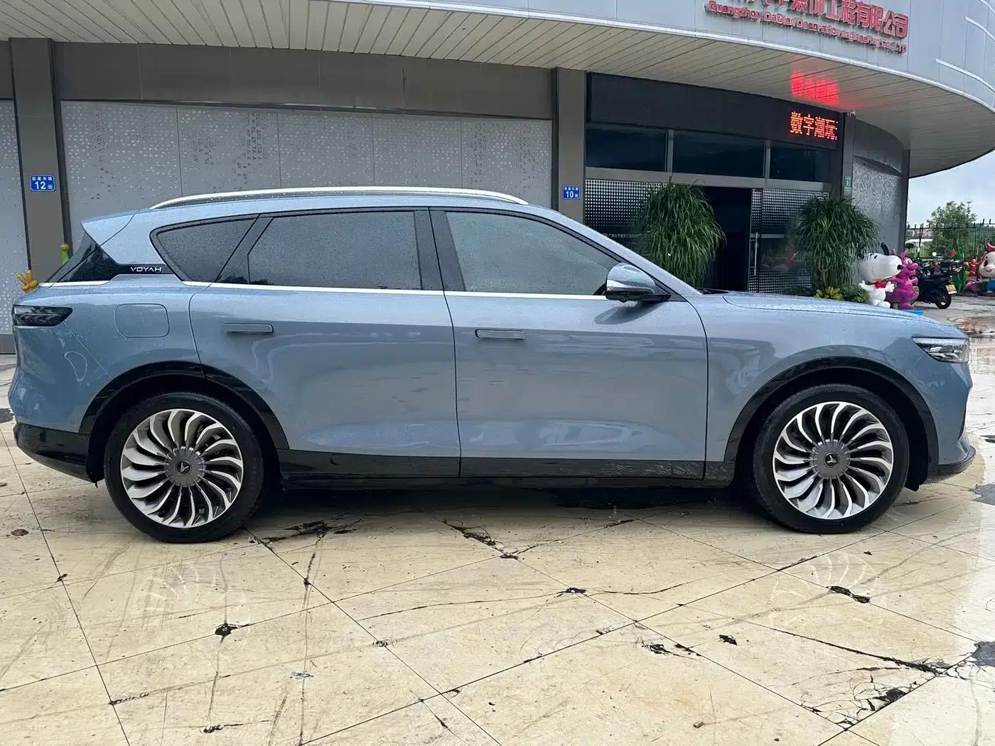 Voyah FREE 2021 AWD Standard Range Extender Exclusive Luxury Package — миниатюра 4