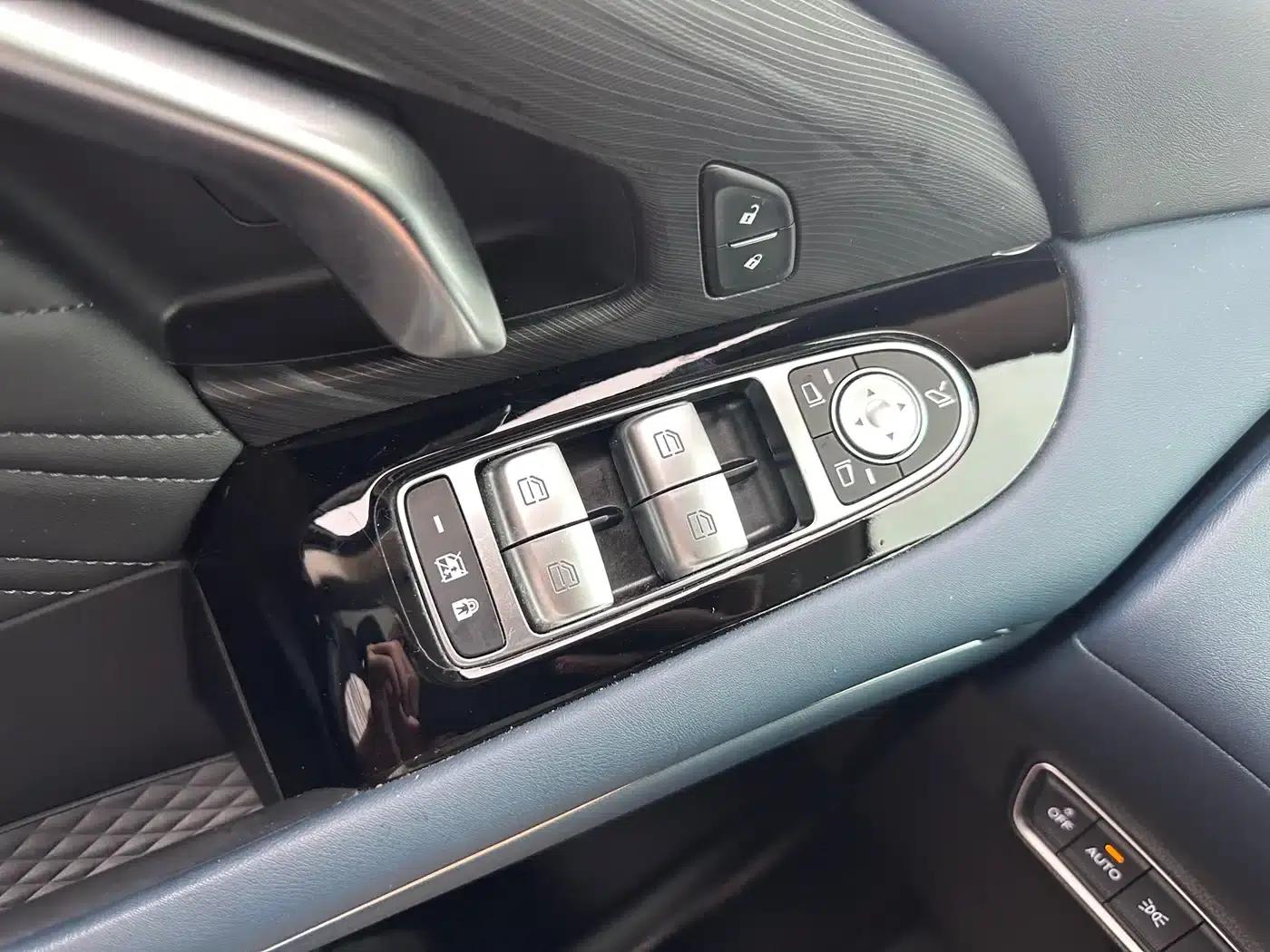 Voyah FREE 2021 AWD Standard Range Extender Exclusive Luxury Package — миниатюра 32