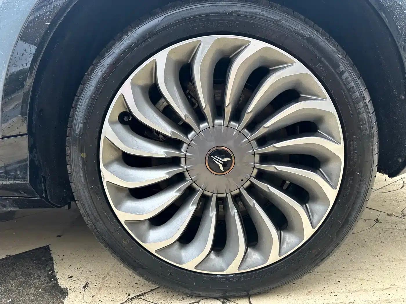 Voyah FREE 2021 AWD Standard Range Extender Exclusive Luxury Package — миниатюра 37