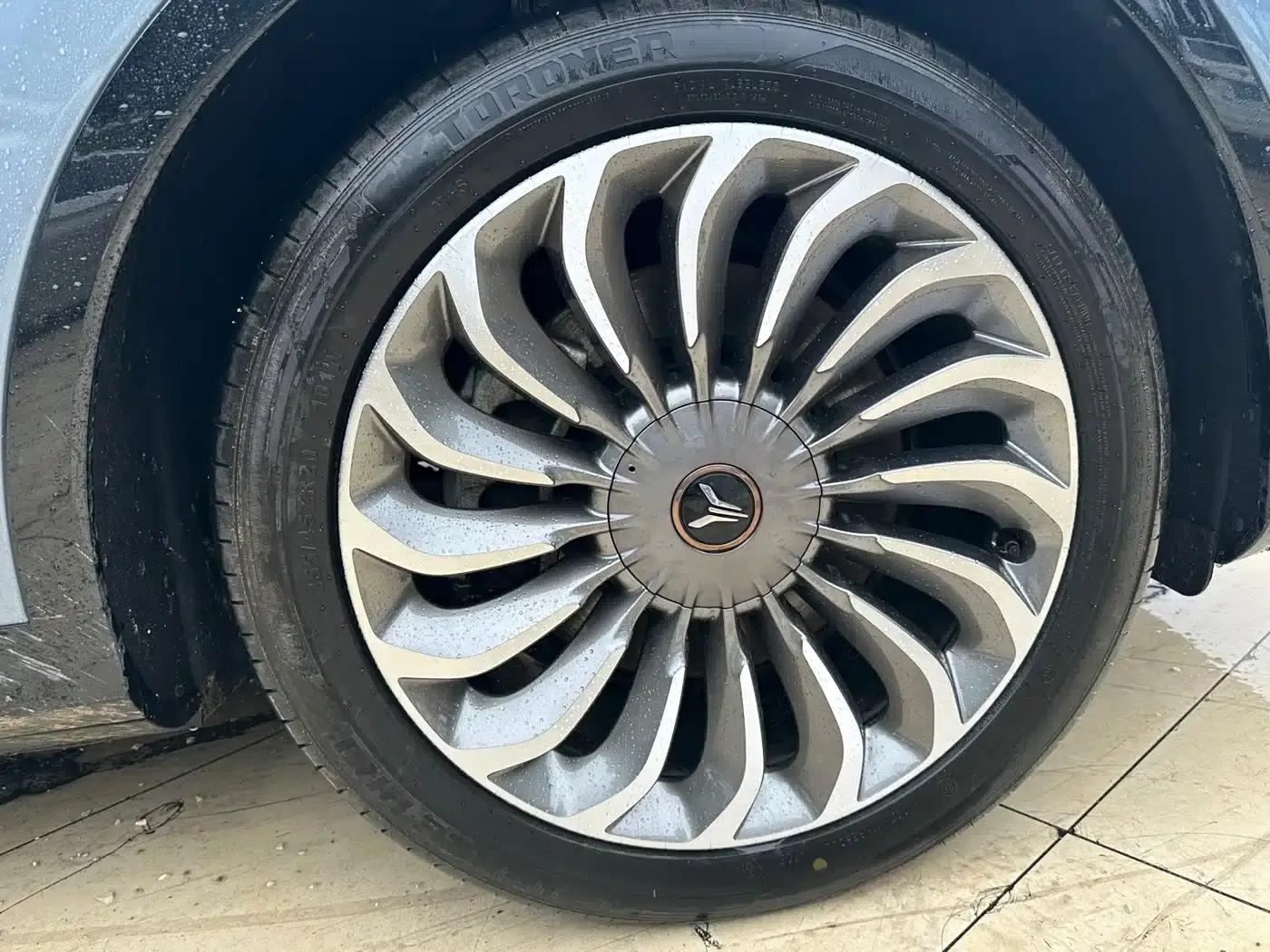Voyah FREE 2021 AWD Standard Range Extender Exclusive Luxury Package — миниатюра 5