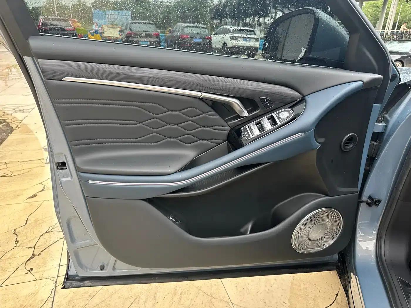 Voyah FREE 2021 AWD Standard Range Extender Exclusive Luxury Package — миниатюра 8