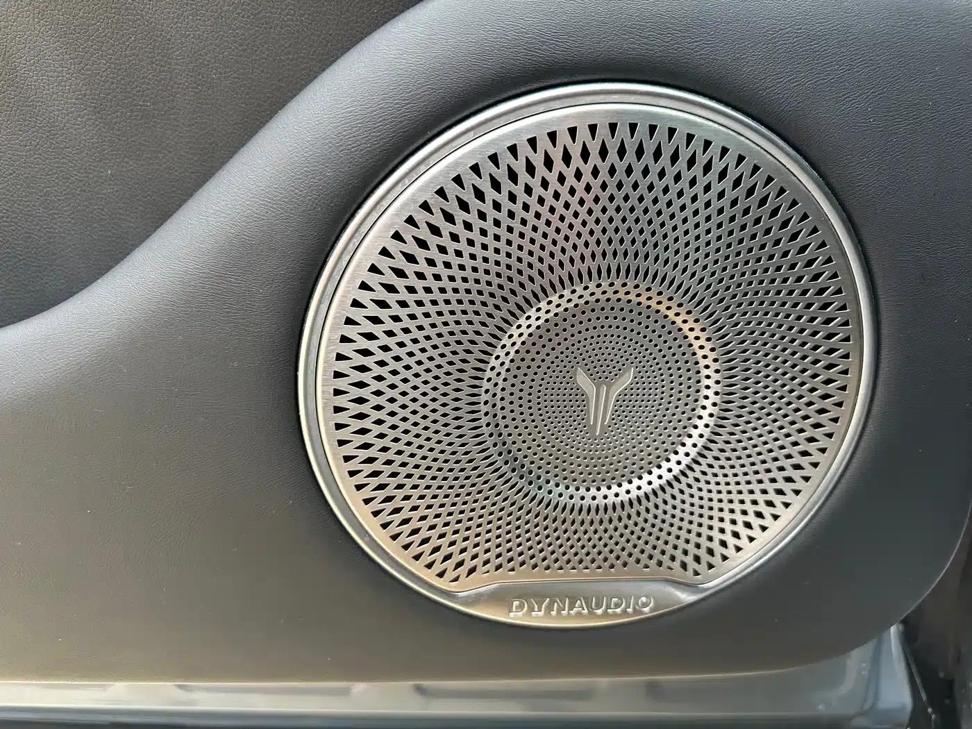 Voyah FREE 2021 AWD Standard Range Extender Exclusive Luxury Package — миниатюра 9