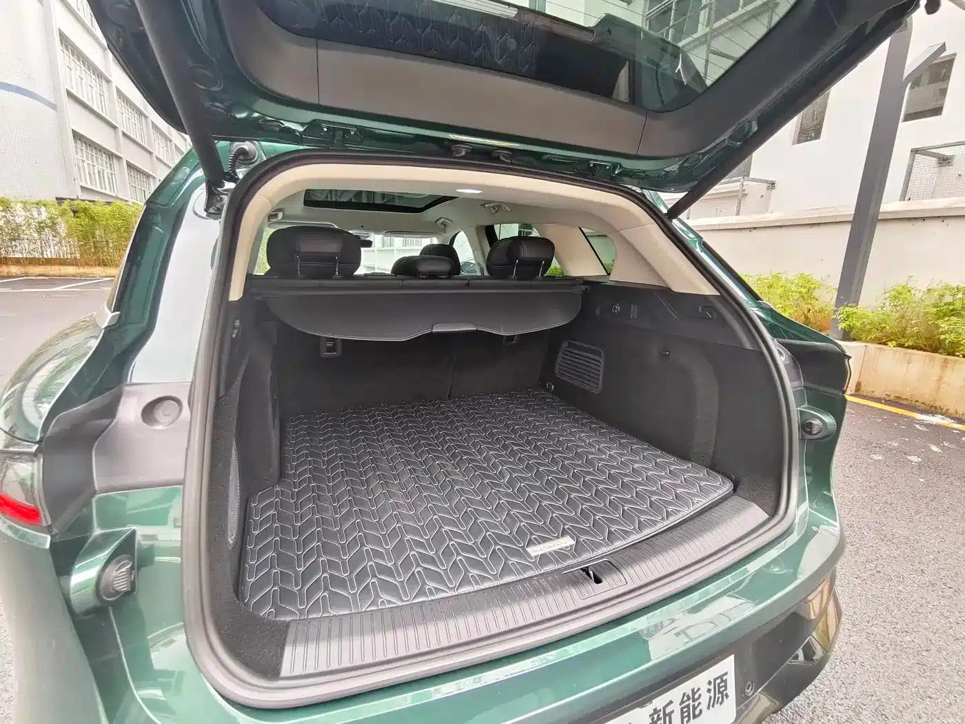 Voyah Free 2024 Model - Extended Range Intelligent Driving Edition — миниатюра 17