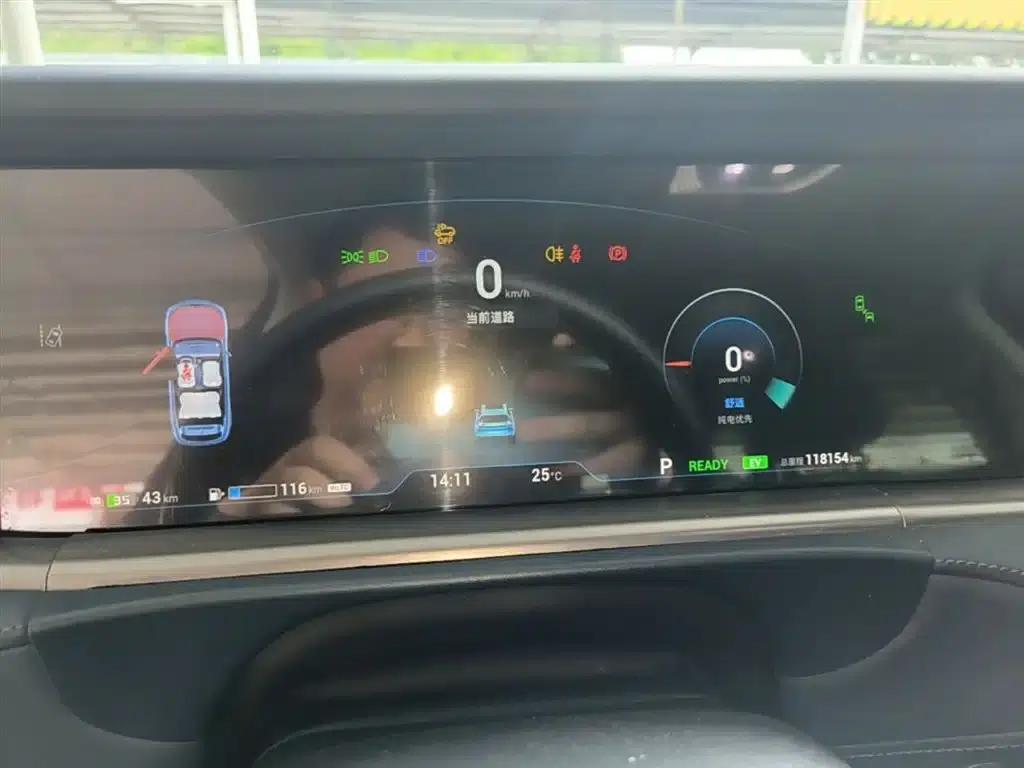 Voyah FREE 2021 AWD Standard Range Extender Exclusive Luxury Package — миниатюра 12