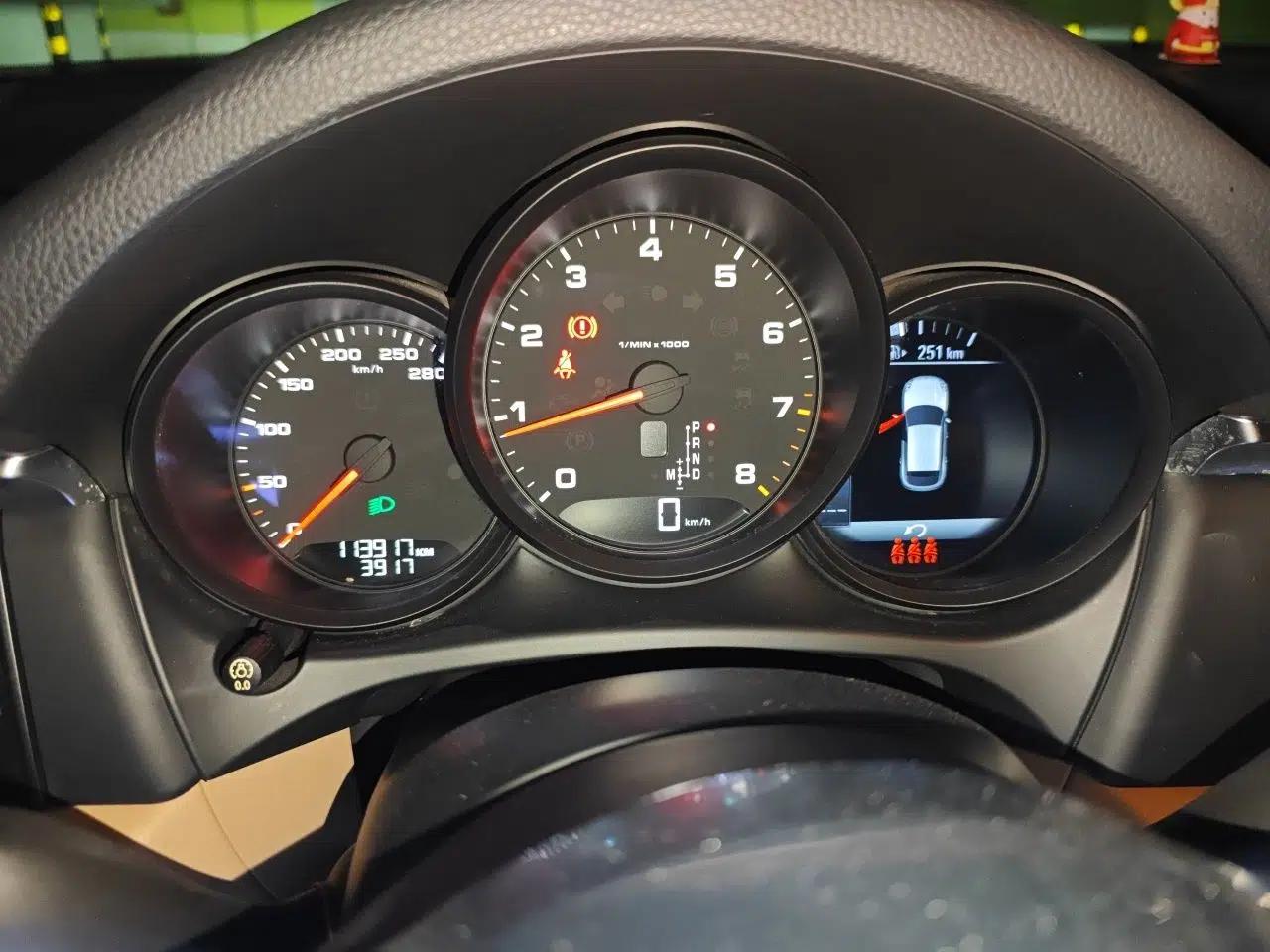 Porsche Macan 2018 Macan 2.0T — миниатюра 12
