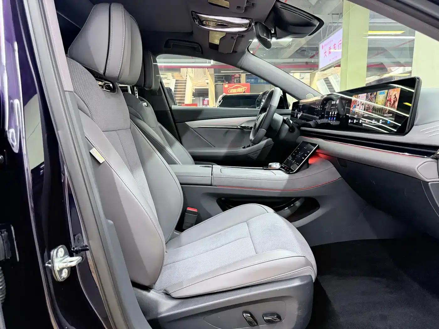 Voyah Chasing the Light 2024 PHEV AWD Long Range Flagship Edition — миниатюра 13