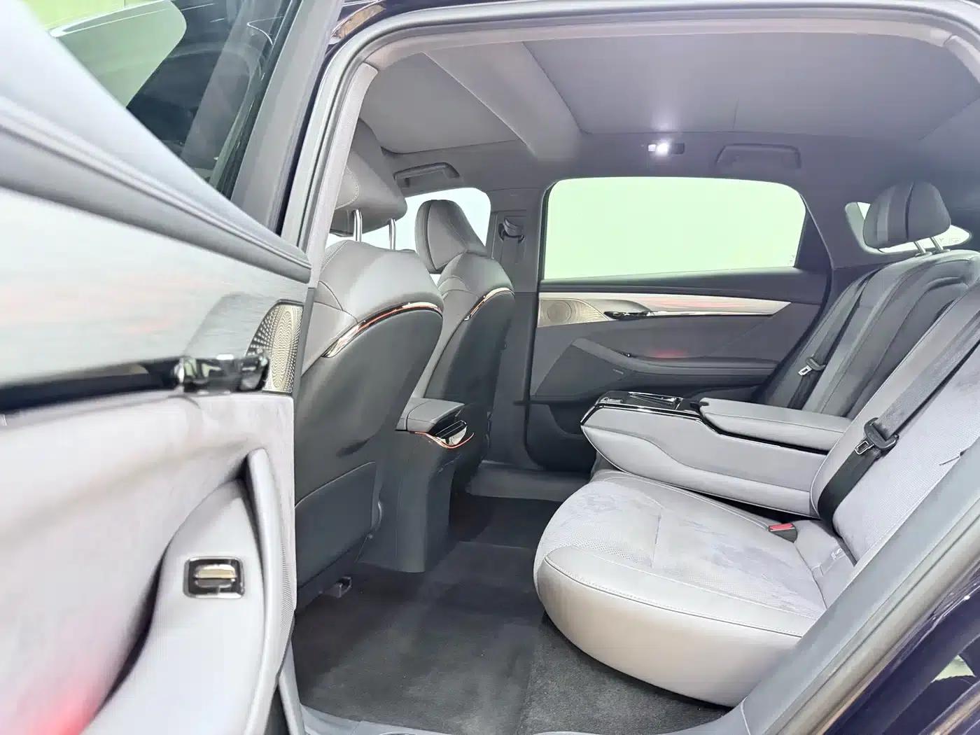 Voyah Chasing the Light 2024 PHEV AWD Long Range Flagship Edition — миниатюра 18