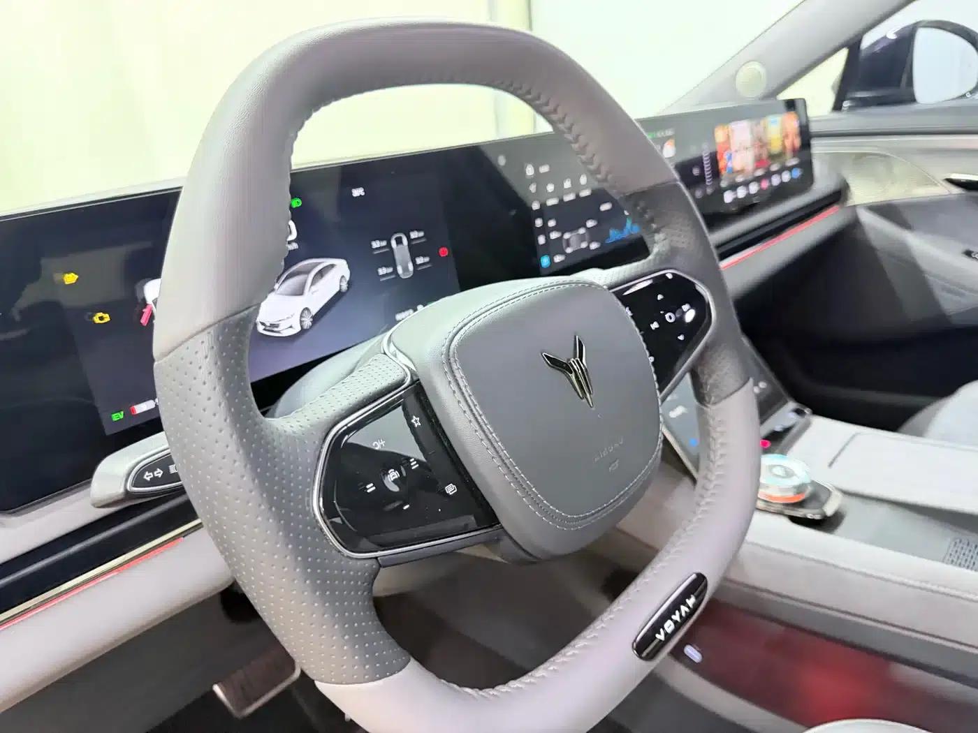 Voyah Chasing the Light 2024 PHEV AWD Long Range Flagship Edition — миниатюра 22