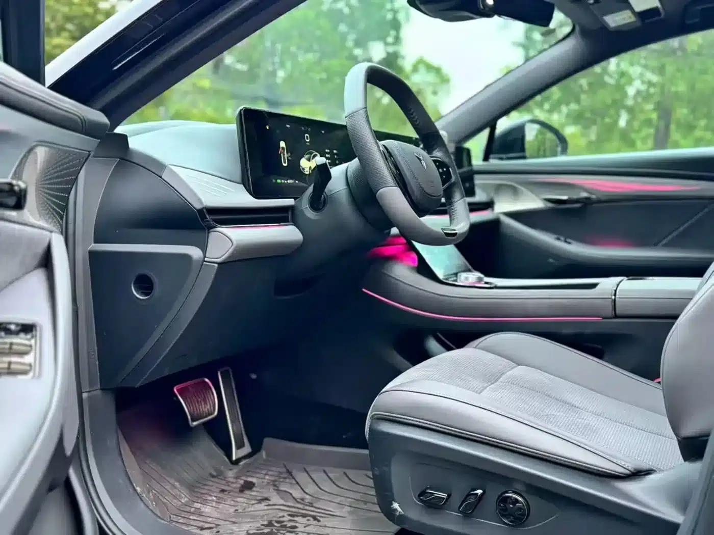 Voyah Chasing the Light 2024 PHEV AWD Long Range Flagship Edition — миниатюра 3