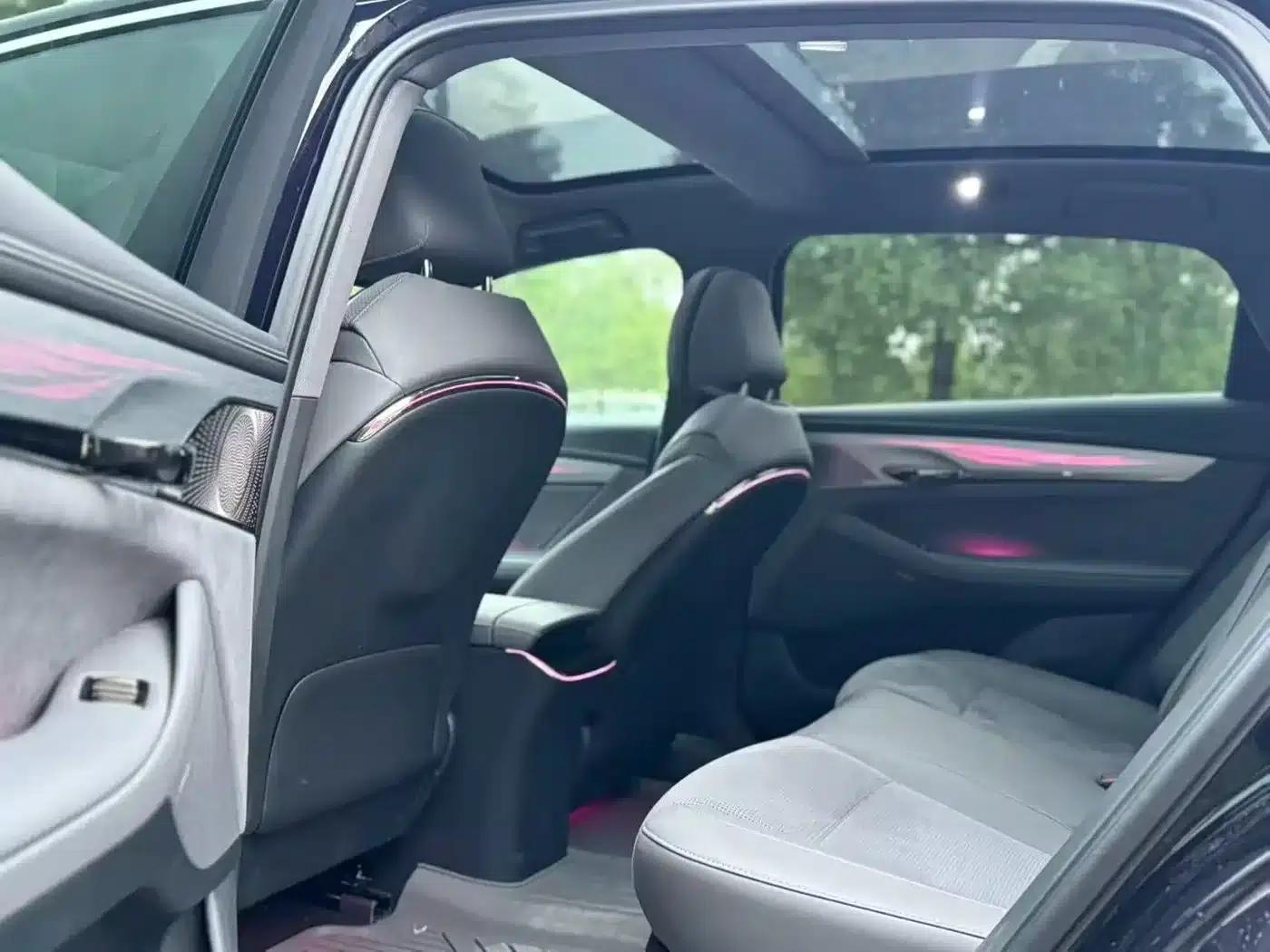 Voyah Chasing the Light 2024 PHEV AWD Long Range Flagship Edition — миниатюра 4