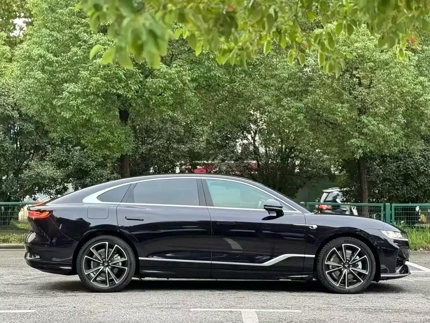 Voyah Chasing the Light 2024 PHEV AWD Long Range Flagship Edition — миниатюра 6