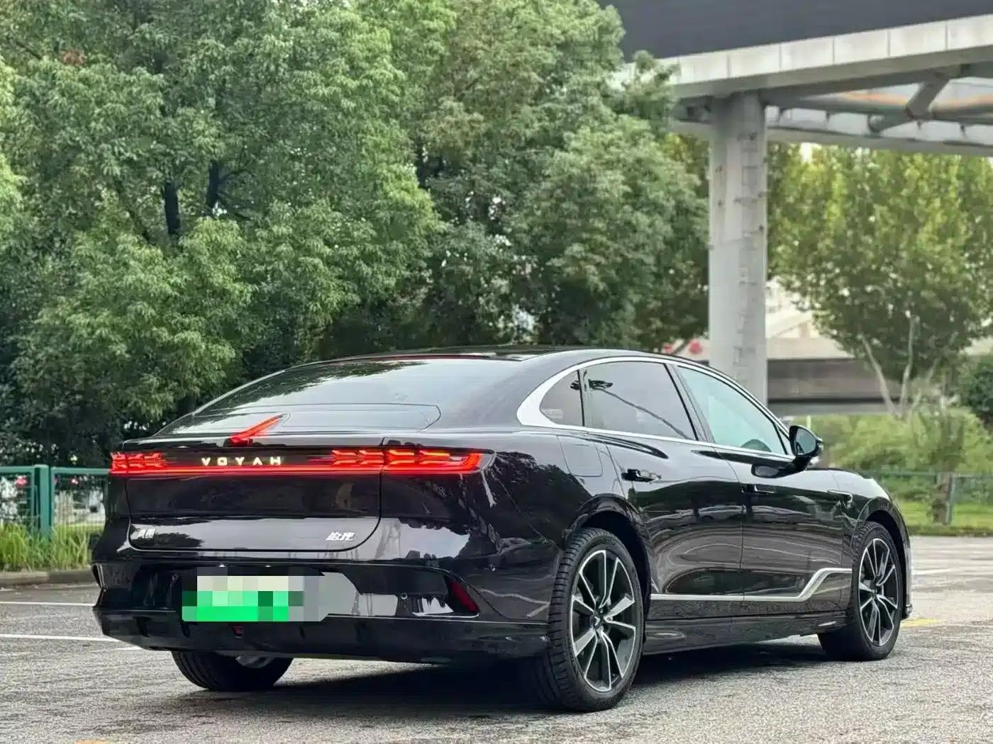 Voyah Chasing the Light 2024 PHEV AWD Long Range Flagship Edition — миниатюра 7