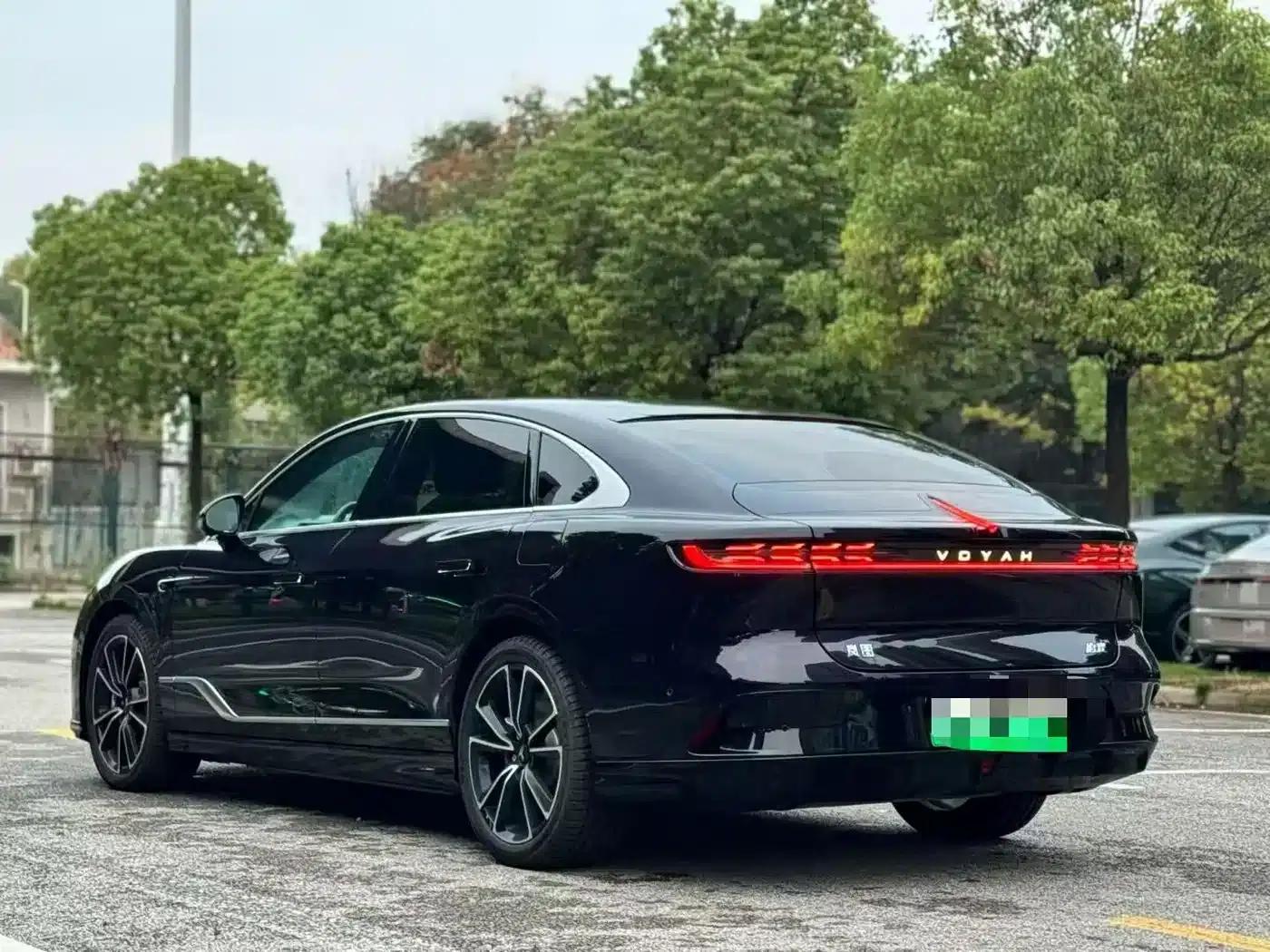 Voyah Chasing the Light 2024 PHEV AWD Long Range Flagship Edition — миниатюра 8