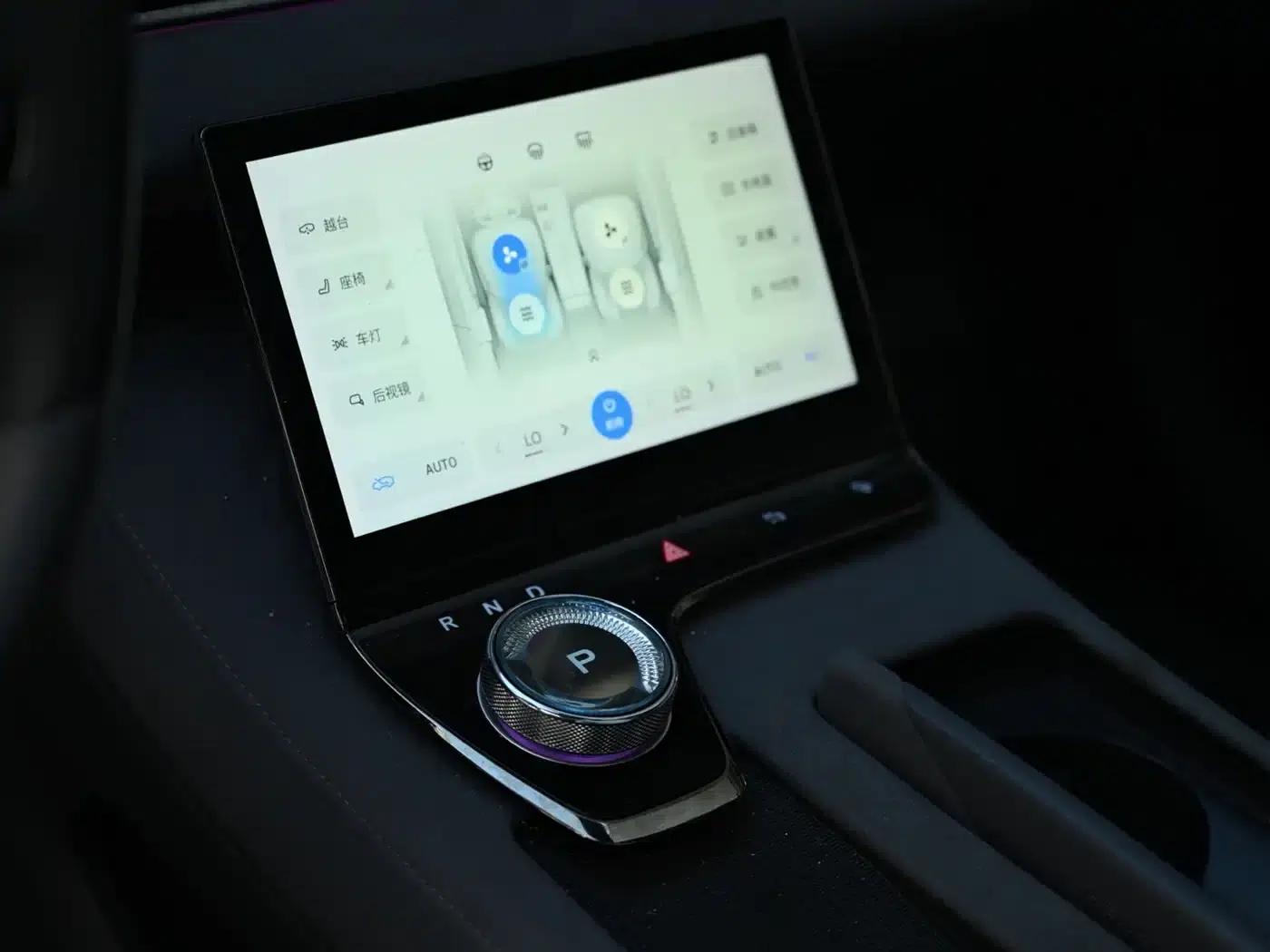 Voyah Chasing Light 2023 AWD Flagship Edition — миниатюра 15