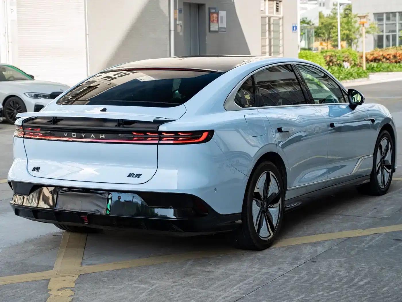 Voyah Chasing Light 2023 AWD Flagship Edition — миниатюра 17