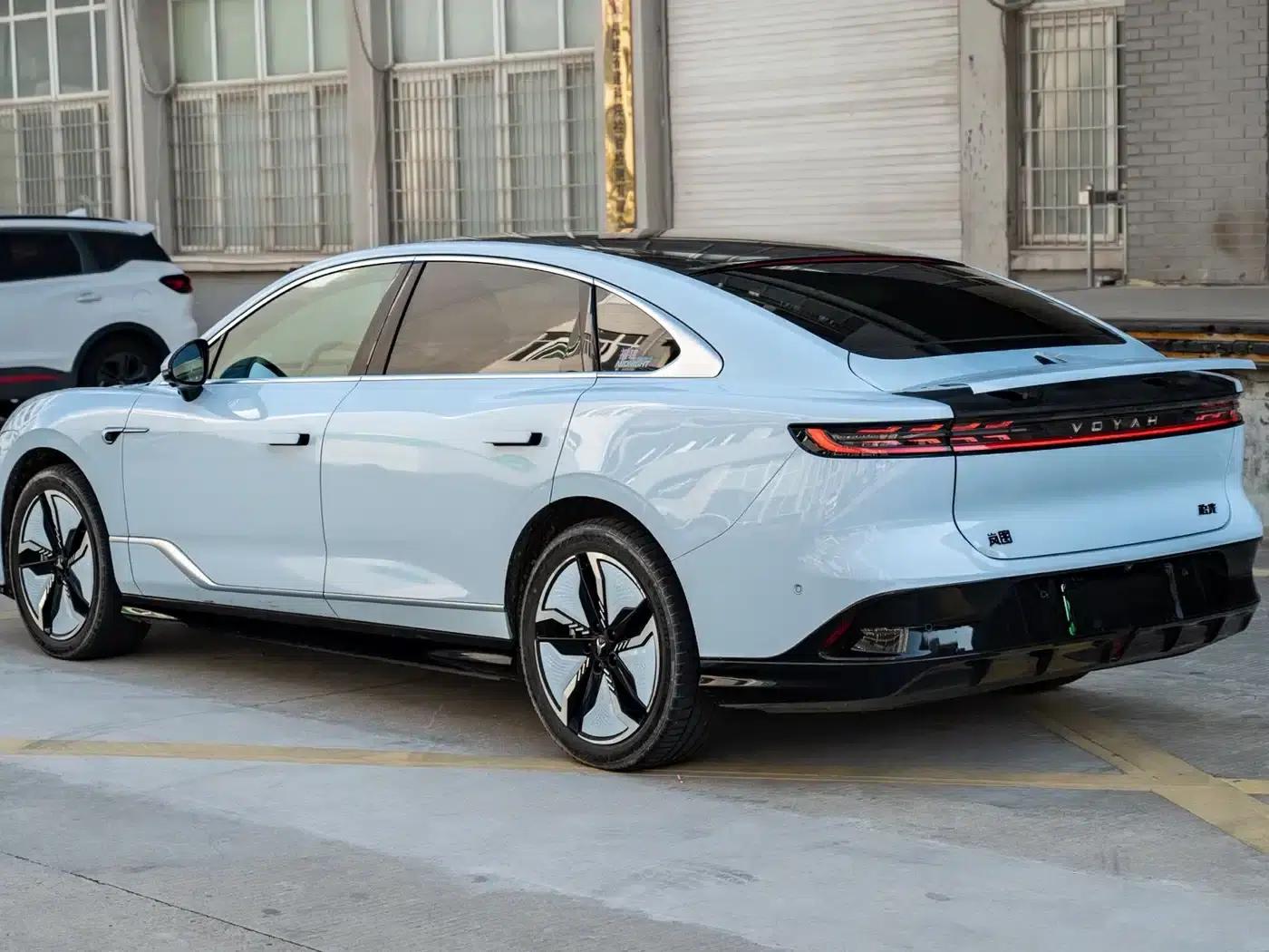 Voyah Chasing Light 2023 AWD Flagship Edition — миниатюра 4