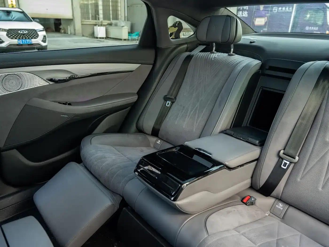 Voyah Chasing Light 2023 AWD Flagship Edition — миниатюра 8