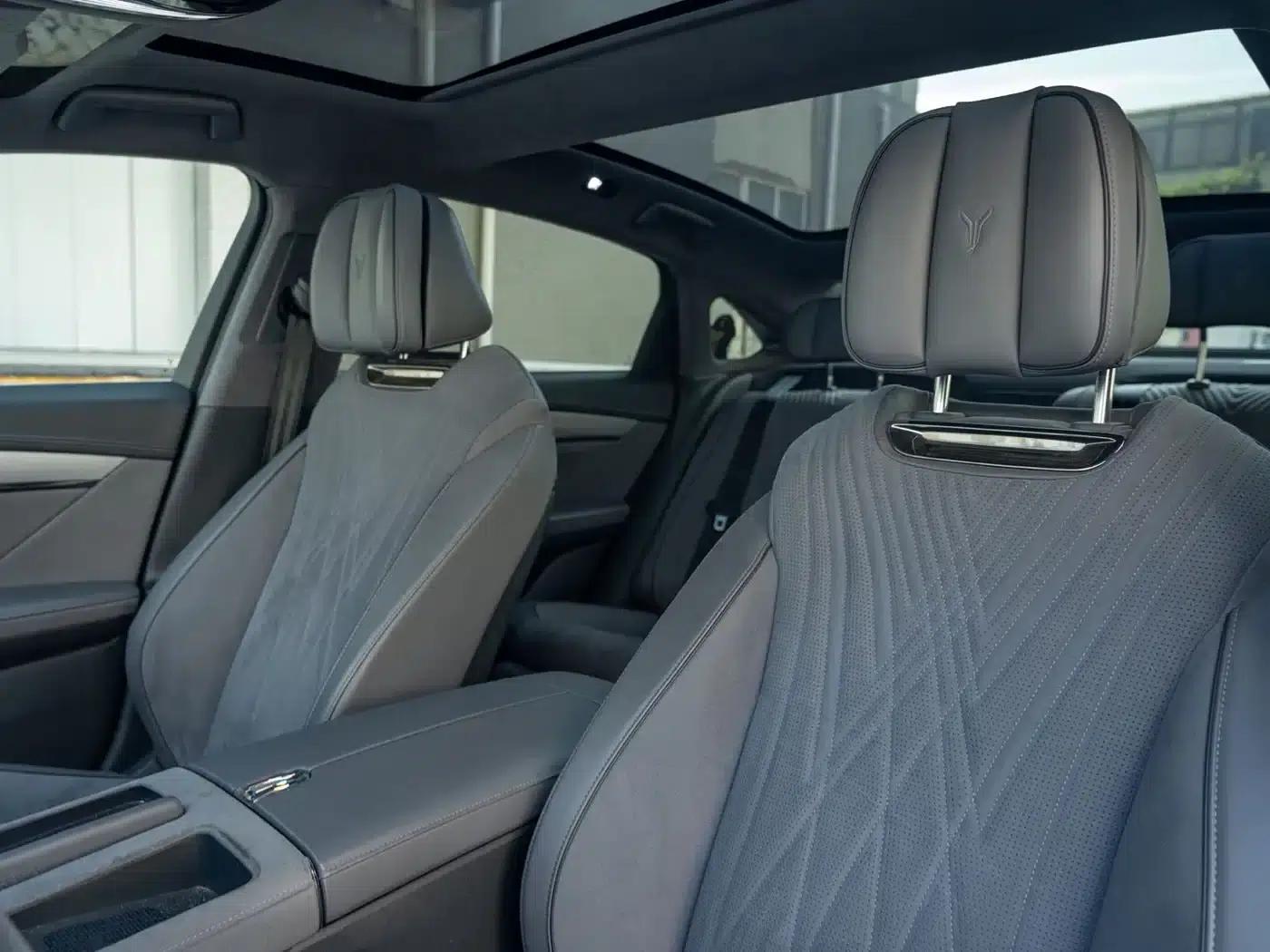 Voyah Chasing Light 2023 AWD Flagship Edition — миниатюра 9