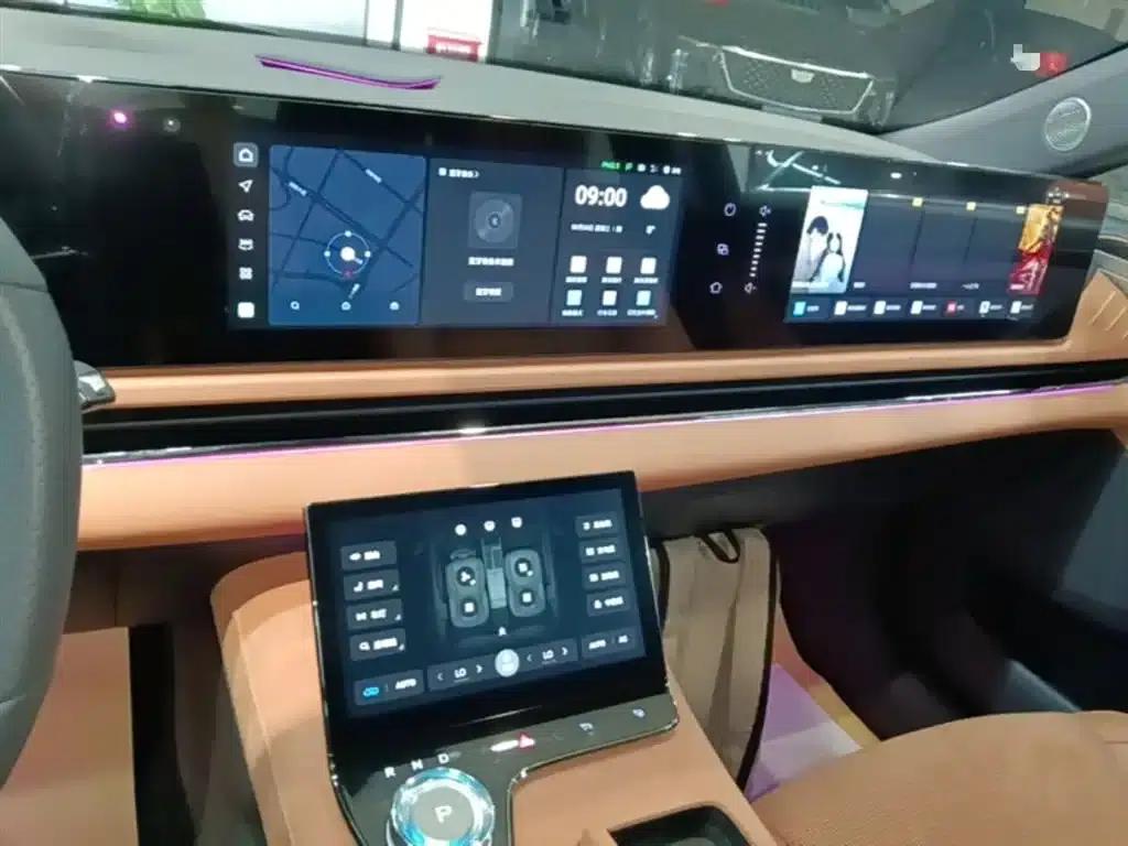 Voyah Chasing the Light 2024 PHEV AWD Long Range Flagship Edition — миниатюра 13