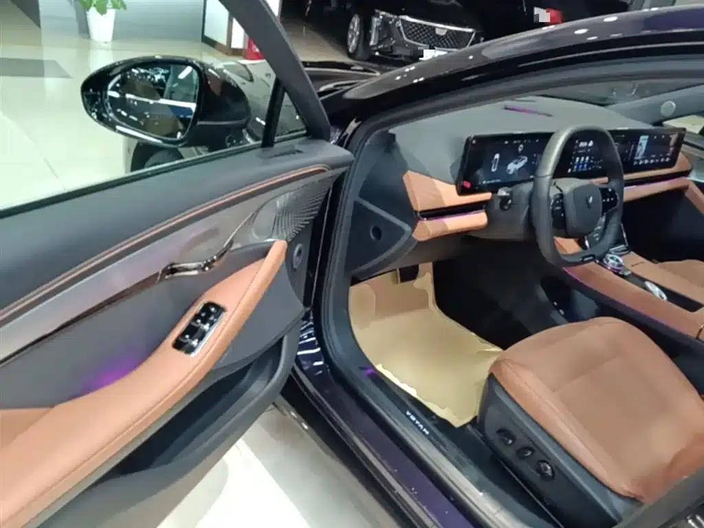 Voyah Chasing the Light 2024 PHEV AWD Long Range Flagship Edition — миниатюра 16
