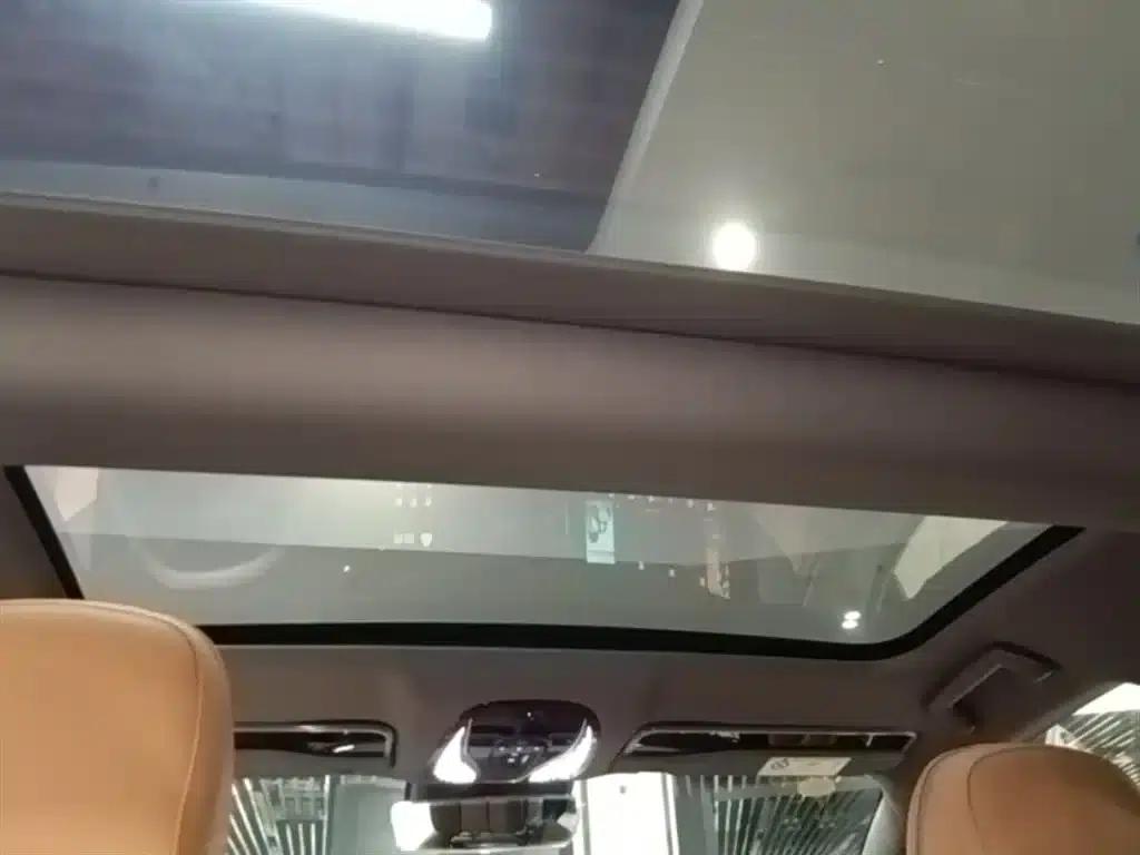 Voyah Chasing the Light 2024 PHEV AWD Long Range Flagship Edition — миниатюра 18