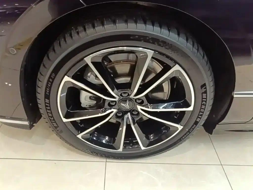 Voyah Chasing the Light 2024 PHEV AWD Long Range Flagship Edition — миниатюра 23