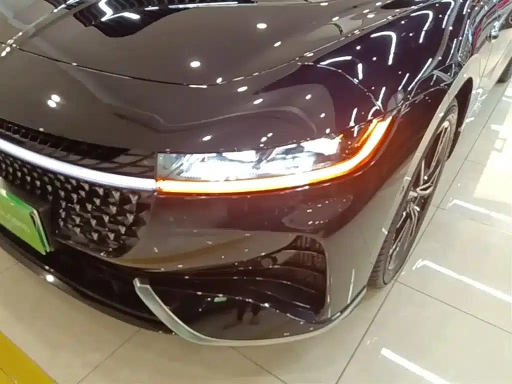 Voyah Chasing the Light 2024 PHEV AWD Long Range Flagship Edition — миниатюра 24