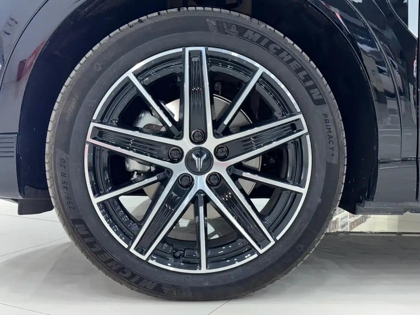 Voyah 2025 Four-Wheel Drive Qiankun Edition — миниатюра 6